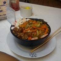 Photo taken at Oishii Lunch by Leonardo G. on 10/4/2012