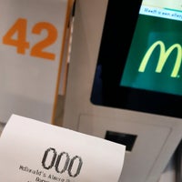 รูปภาพถ่ายที่ McDonald&amp;#39;s โดย Christiaan K. เมื่อ 3/20/2022