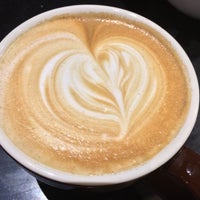 Das Foto wurde bei Island Brew Coffeehouse von Island Brew Coffeehouse am 4/2/2014 aufgenommen