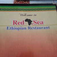 Foto tomada en Red Sea Ethiopian Restaurant  por kelly b. el 4/24/2014