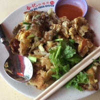 Photo taken at Hup Kee Fried Oyster by Bernard L. on 1/26/2017