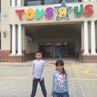 Photo taken at Toys&amp;quot;R&amp;quot;Us by Daisy R. on 3/10/2015