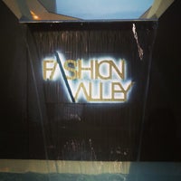 Foto tomada en Fashion Valley  por Leonardo C. el 2/20/2013