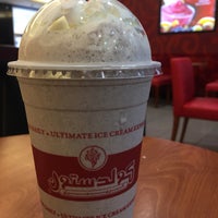 Photo taken at Cold Stone Creamery by Stephen M. on 10/6/2016