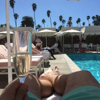 Photo taken at Beverly Hills Hotel Pool by Oscar L. on 10/2/2015