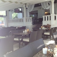 9/27/2012 tarihinde Annaziyaretçi tarafından Restaurant Olive Tree'de çekilen fotoğraf