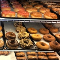 4/17/2013에 Chris B.님이 Daylight Donuts에서 찍은 사진