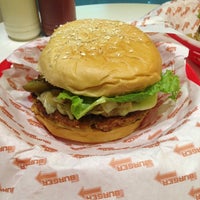 4/24/2013 tarihinde Homeziyaretçi tarafından BRGR: The Burger Project'de çekilen fotoğraf