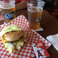 4/24/2016에 Bob K.님이 Angelo&amp;#39;s Hamburgers에서 찍은 사진