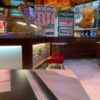 Foto tomada en New York Pizza  por AYIDH B. el 7/14/2019