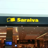 Foto tirada no(a) Saraiva MegaStore por Saullo M. em 1/24/2013