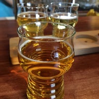 Снимок сделан в Elemental Hard Cider пользователем Jonathan B. 10/22/2016