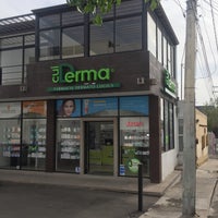 Снимок сделан в CuiDerma Farmacia Dermatológica пользователем CuiDerma Farmacia Dermatológica 8/17/2016