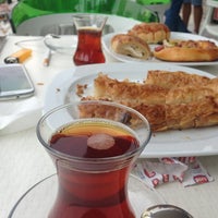 7/16/2013 tarihinde Ferhat A.ziyaretçi tarafından Oburcuk Unlu Mamulleri &amp;amp; Cafe'de çekilen fotoğraf