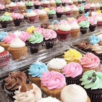 Das Foto wurde bei Cupcakes on Denman von Cupcakes on Denman am 8/22/2016 aufgenommen