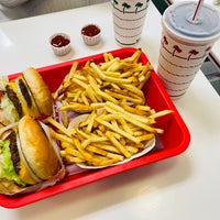 Photo taken at In-N-Out Burger by Eric R. on 4/1/2022