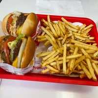 Photo taken at In-N-Out Burger by Eric R. on 9/21/2021