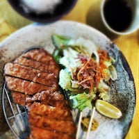 Photo taken at Murasaki Restaurant and Sushi Bar by banafsheh g. on 8/24/2013