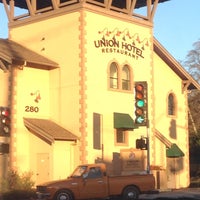 Foto tirada no(a) Union Hotel Restaurant por Christy A. em 2/22/2014