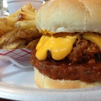 Foto tomada en J.R.&amp;#39;s Fresh Cut French Fries  por Will H. el 9/7/2013