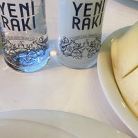 Das Foto wurde bei Beybalık Restaurant &amp;amp; Sazende Fasıl von Black am 4/13/2017 aufgenommen