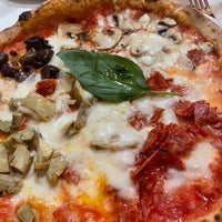 รูปภาพถ่ายที่ O&amp;#39;scià Pizzeria Napoletana โดย Nick D. เมื่อ 11/7/2022
