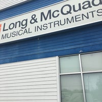 รูปภาพถ่ายที่ Long &amp;amp; McQuade Musical Instruments โดย Kelly S. เมื่อ 4/27/2017