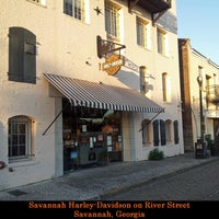 Das Foto wurde bei Savannah Harley-Davidson on River Street von Carlos H. am 10/4/2012 aufgenommen
