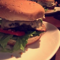 Das Foto wurde bei Saturday&amp;#39;s The Original Burger von Itala A. am 1/22/2017 aufgenommen