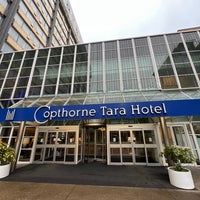 Photo taken at The Copthorne Tara Hotel by Steinar B. on 9/26/2022