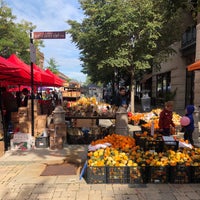 Photo taken at Lincoln Square Apple Fest by Aaron on 10/5/2019