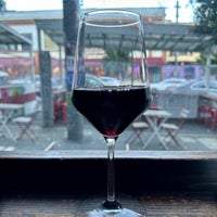 12/9/2023 tarihinde Aaronziyaretçi tarafından Blush! Wine Bar'de çekilen fotoğraf