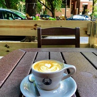 Photo taken at Groundswell Coffee Roasters by Aaron on 7/13/2022