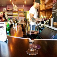 Foto scattata a Blush! Wine Bar da Aaron il 5/2/2022