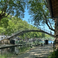 Photo taken at Passerelle des Douanes by Aaron on 6/4/2023