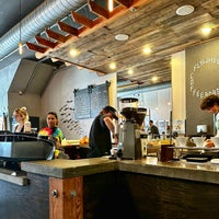 Foto diambil di Flywheel Coffee oleh Aaron pada 10/23/2022