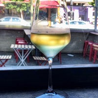 Foto tirada no(a) Blush! Wine Bar por Aaron em 8/15/2022