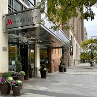 รูปภาพถ่ายที่ New York Marriott Downtown โดย Aaron เมื่อ 11/11/2023