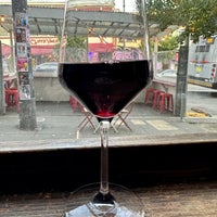 Foto tirada no(a) Blush! Wine Bar por Aaron em 12/16/2023