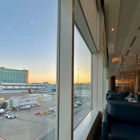 Photo taken at Maple Leaf Lounge (Transborder) by Aaron on 9/27/2022