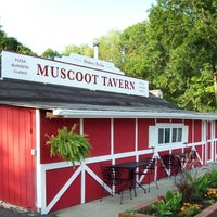 Foto scattata a Muscoot Tavern da Muscoot Tavern il 6/18/2015