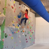 Foto diambil di Kei Boulderhal Wagenwerkplaats oleh Selina R. pada 4/24/2019