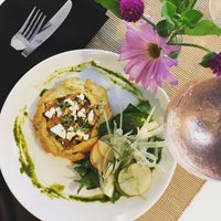 Photo taken at Moss Café: Farm-To-Table Restaurant and Coffee Shop by Alex W. on 8/29/2016