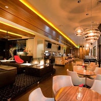 Foto tirada no(a) Chloe Mezze Lounge por Eduard R. em 10/11/2012