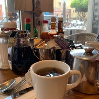 Photo taken at Jinky&amp;#39;s Cafe Santa Monica by Matar 🇶🇦 A. on 6/26/2019