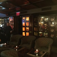 Das Foto wurde bei Merchants Cigar Bar von Olga am 7/30/2016 aufgenommen