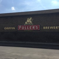Photo taken at Fuller&amp;#39;s Brewery Shop by Lesya L. on 7/7/2018