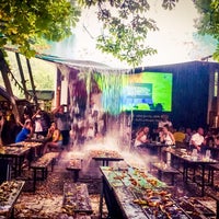 Foto diambil di Zahrádky a restaurace Riegrovy sady – Park Café oleh Kukuřice pada 8/10/2018