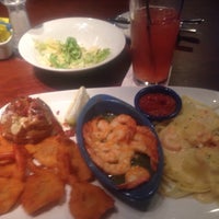Photo taken at Red Lobster by Elísia Amaral on 6/9/2015