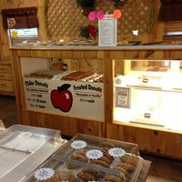 9/22/2012 tarihinde Christopher P.ziyaretçi tarafından Barton&amp;#39;s Farm Market &amp;amp; Bakery'de çekilen fotoğraf